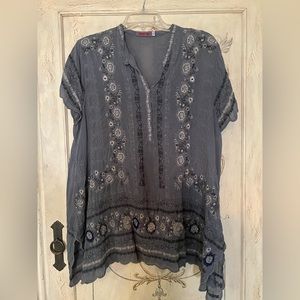 Johnny Was embroidered top size Large